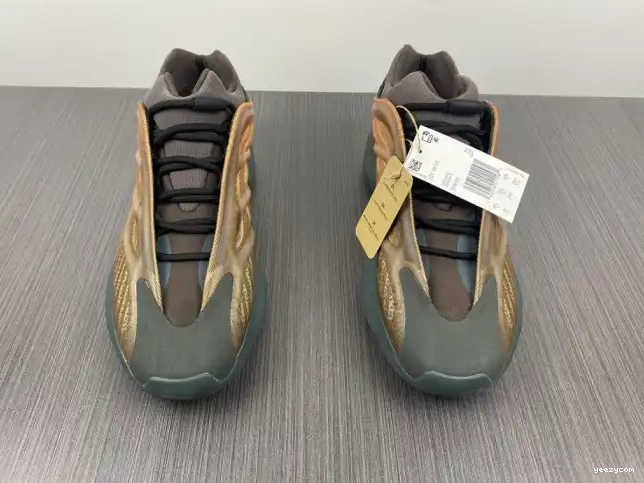 700 Boost V3 Yeezy GY4109 Copfade Adidas 0606